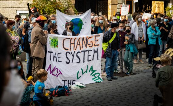 Demonstration "Change the system not the climate"